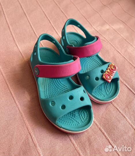 Босоножки для девочки crocs