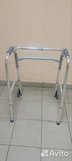 Ходунки для взрослых на колесах (Роллатор)