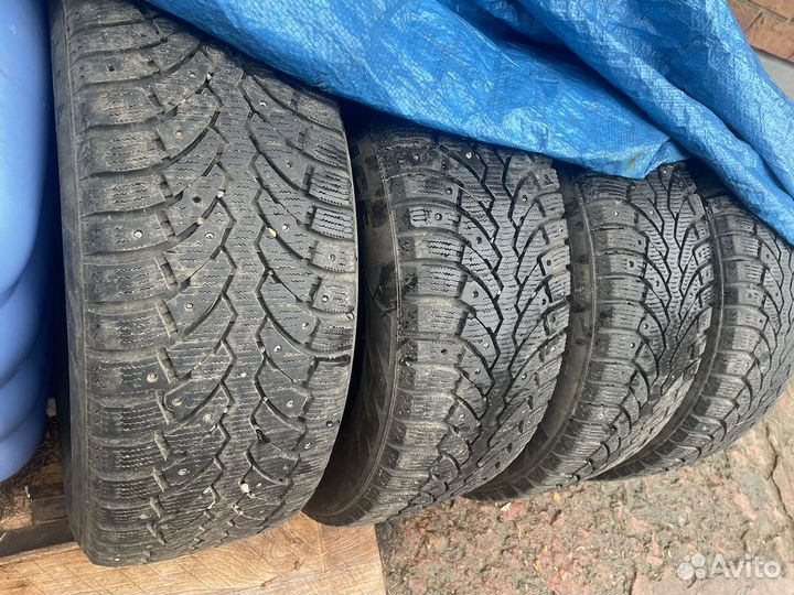 Formula Ice 215/55 R16 92T