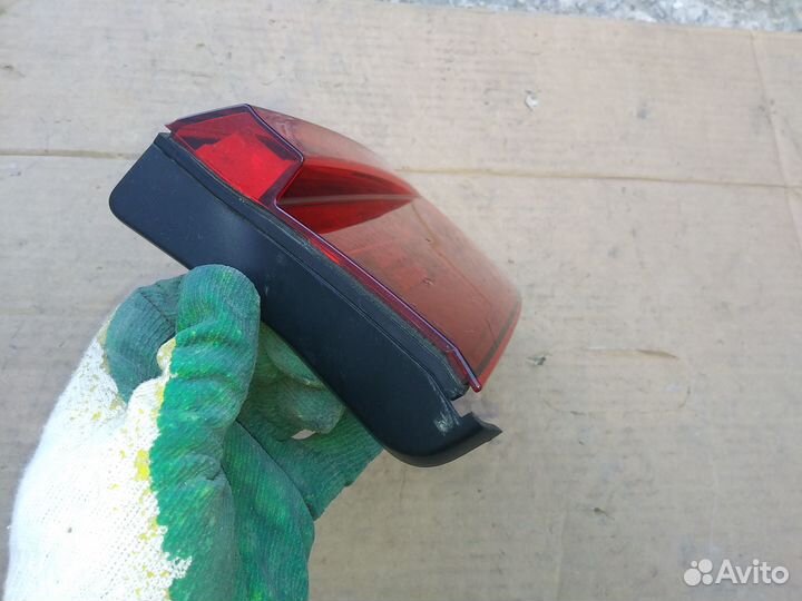 Фонарь задний левый внутренний VW Tiguan 2