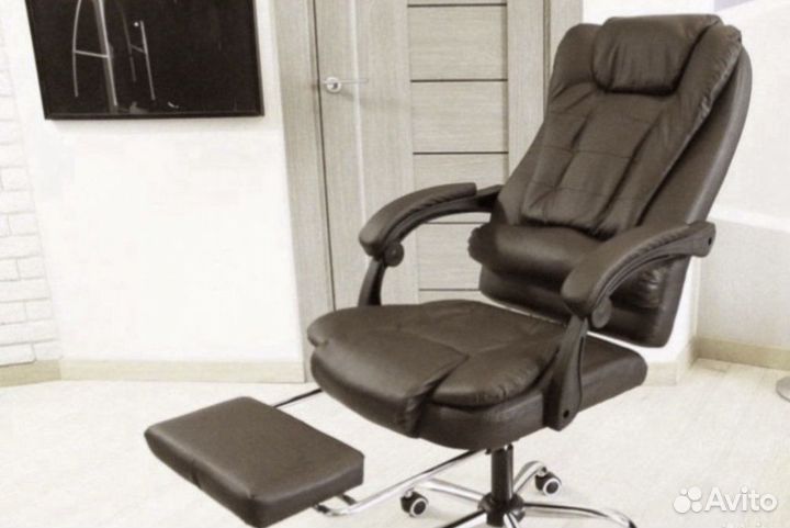 Компьютерное кресло офисное руководителя