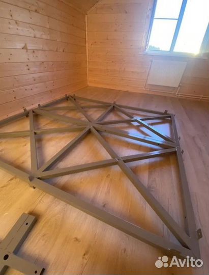 Парящие кровати в ассортименте