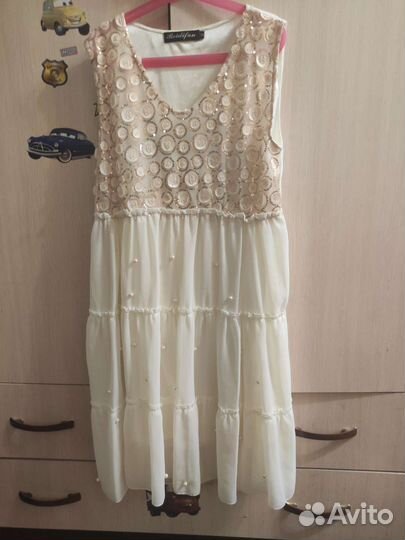 Платье нарядное размер М