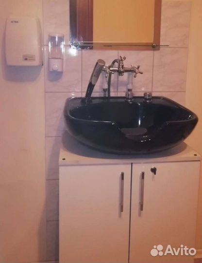 Раковина парикмахерская черная с лейкой