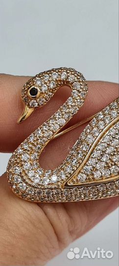 Брошь с кристаллами Swarovski