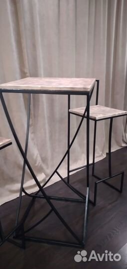 Стол со стульями