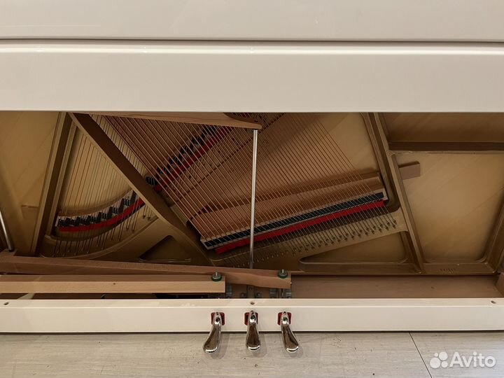 Пианино Petrof P 118 S1, серебряная фурнитура