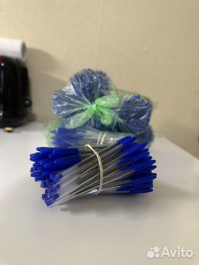 Синяя шариковая ручка