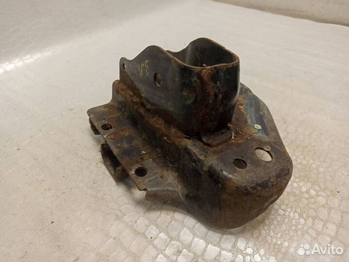 Кронштейн задней балки