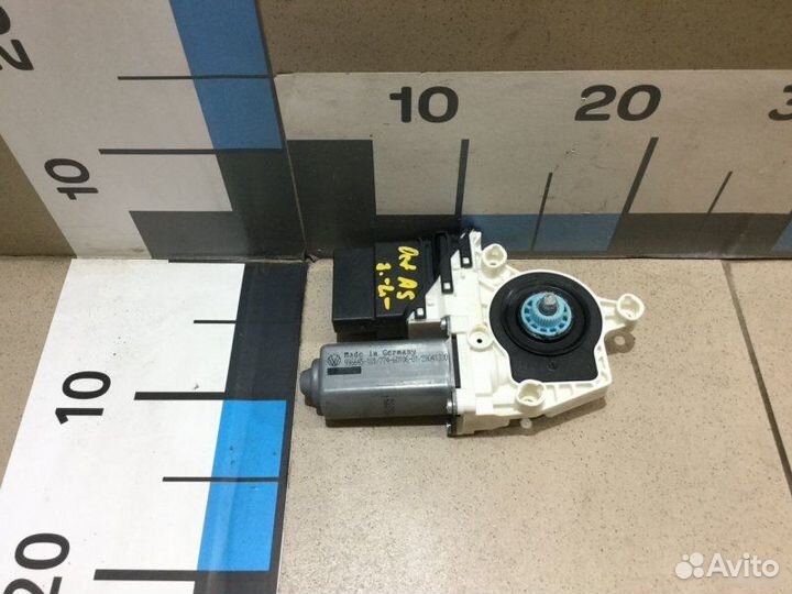 Моторчик стеклоподъемника Skoda Octavia A5 1Z