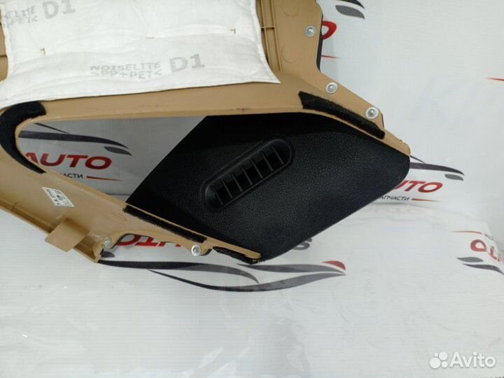 Накладка стойки лобового стекла Kia Carnival 3 2.2