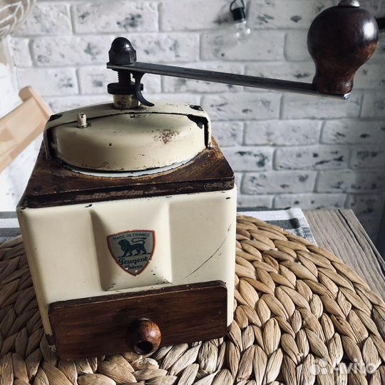 Старинная мельница кофе Peugeot Frères Лев