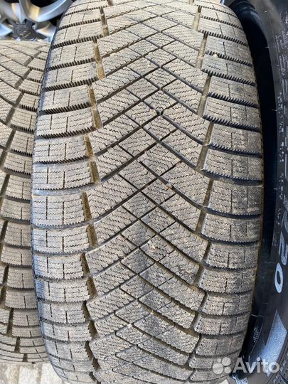 Pirelli Ice Zero FR 255/45 R20