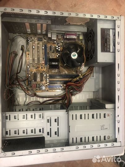 Системный блок, радиаторы и разные комплектующие