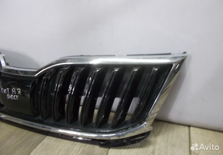 Решетка радиатора бу Skoda Octavia A7 рестайлинг OEM 5E0853653C