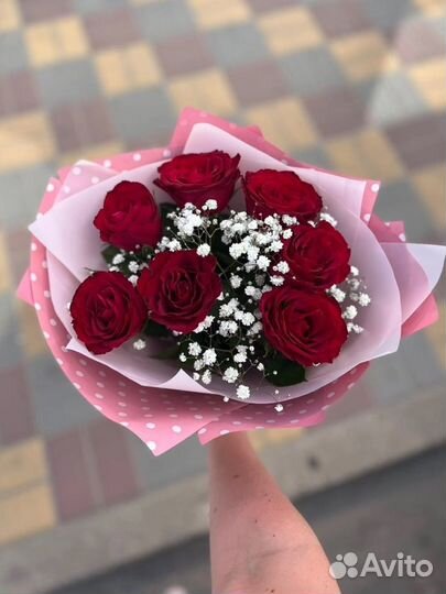 Букет из роз и гипсофилы