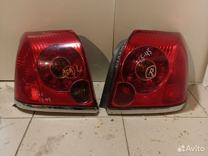 Фонарь Toyota Avensis T250 седан