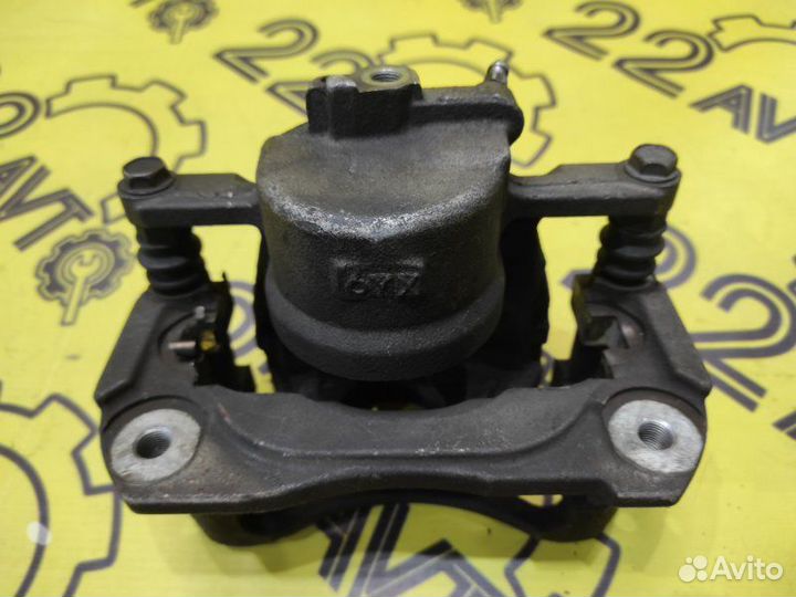 Суппорт передний правый Toyota Camry ACV40 2AZ-FE