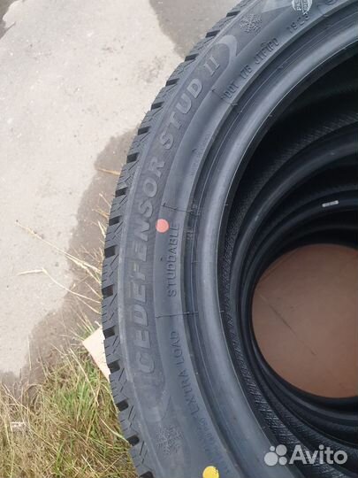 Grenlander Icedefensor Stud II 215/50 R17 95T
