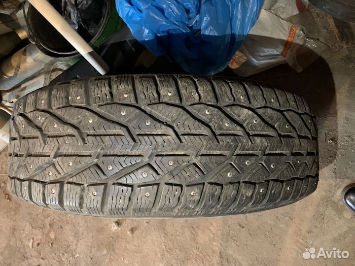 Kormoran SUV Stud 215/65 R16 102T