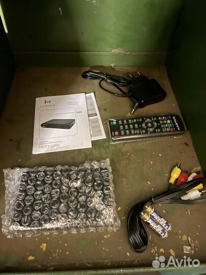 Ресивер DVB-T2 Harper HDT2-1005, черный