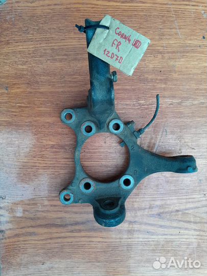 Поворотный кулак правый Toyota Corolla 180