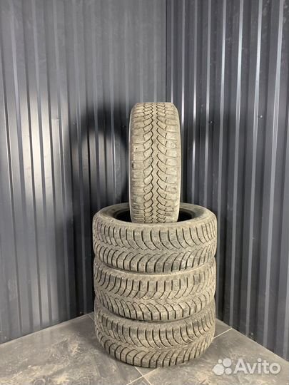 Bridgestone Blizzak Spike-01 215/60 R16 95T