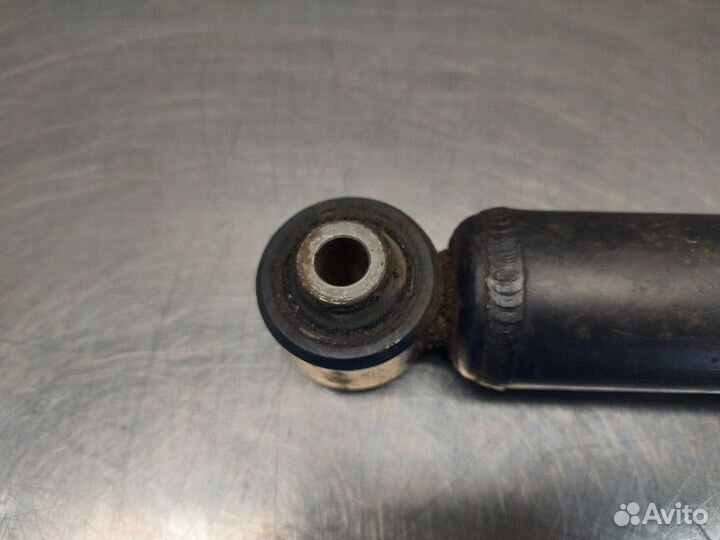 Стойка амортизатора задняя правая Nissan Murano