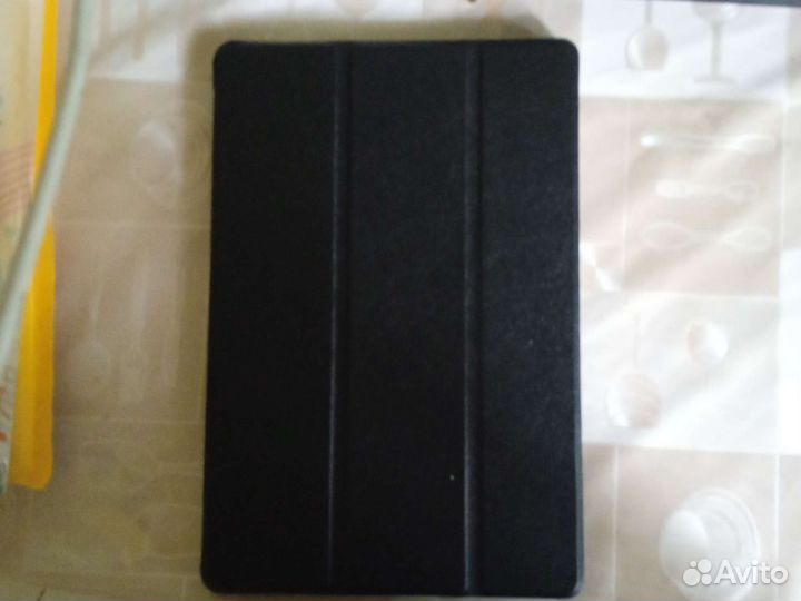 Два чехла на планшет