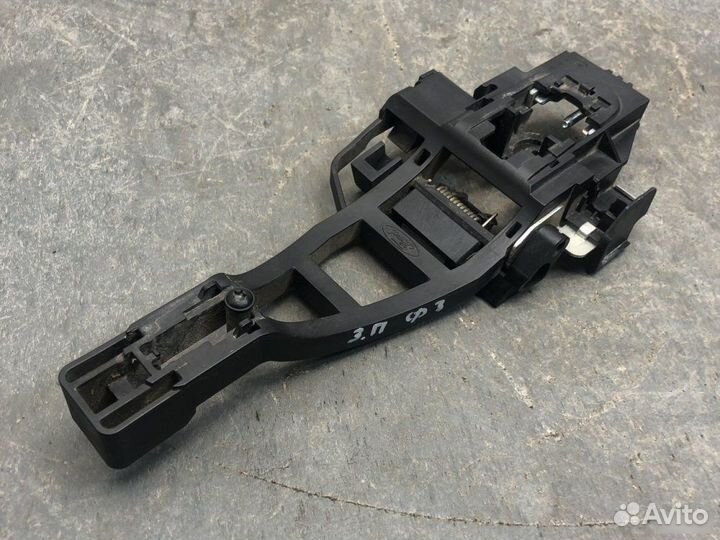 Кронштейн ручки наружный задний правый Ford Focus