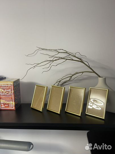 Рамка для фотографий золотая