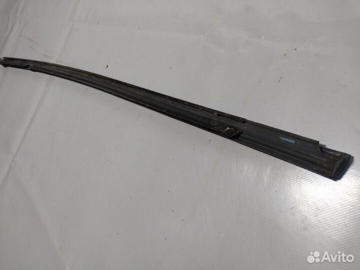 Уплотнитель стекла двери задний правый Chevrolet