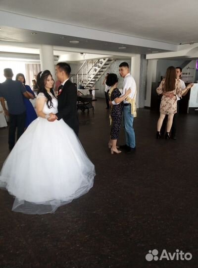 Ведущая (тамада) + DJ(профессиональная аппаратура)