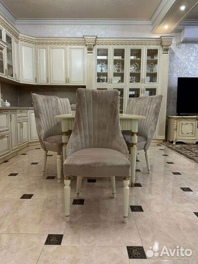 Комплект стол и стулья. Оплата при получении