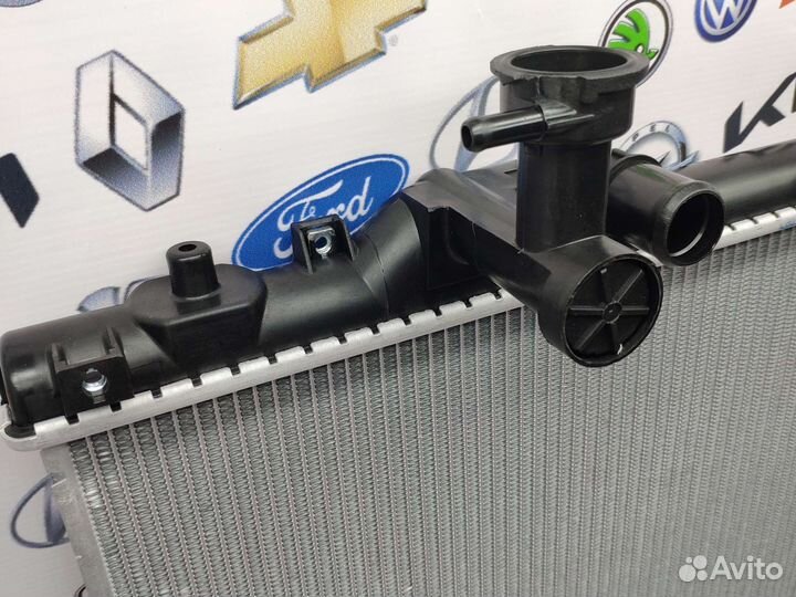 Радиатор охлаждения Suzuki Swift AT