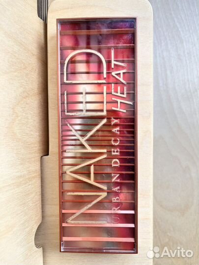 Палетка теней Urban Decay Naked Heat с кистью