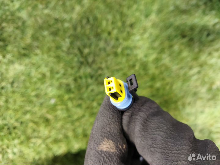 Ручка двери багажника Cadillac Escalade GMT900