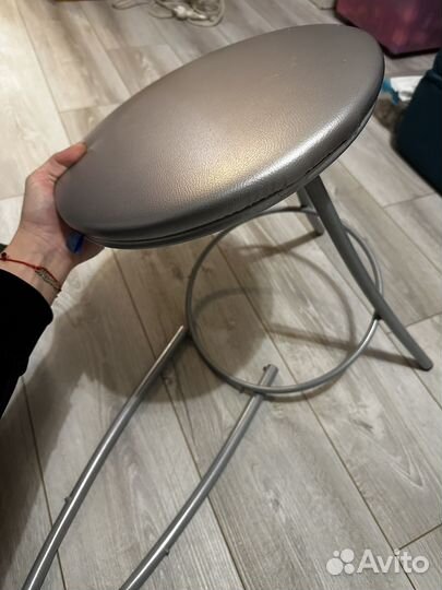 Стул и табурет сломанные