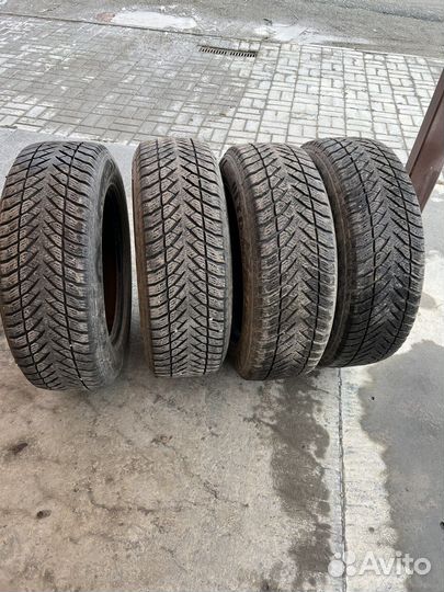 Goodyear UltraGrip+ SUV 225/65 R17 102H