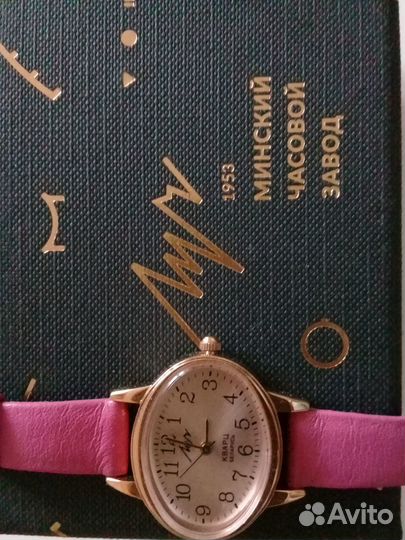 Женские часы фирмы 