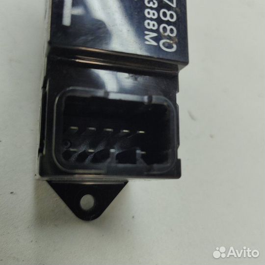 Кнопка стеклоподъемника задняя левая Mitsubishi