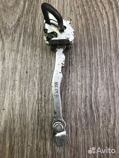 Ограничитель двери передний правый Opel Meriva A