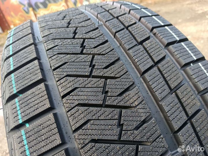 Triangle PL02 245/40 R19 98V