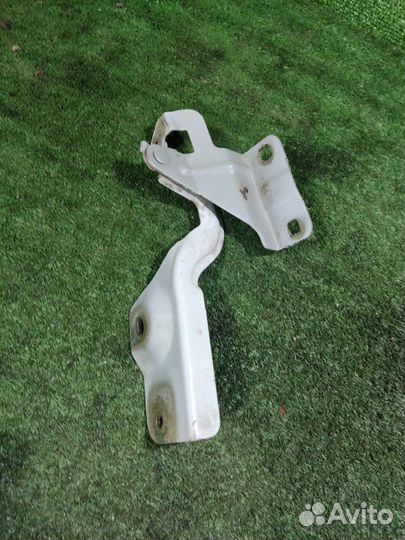 Петля капота левая Nissan Almera G15