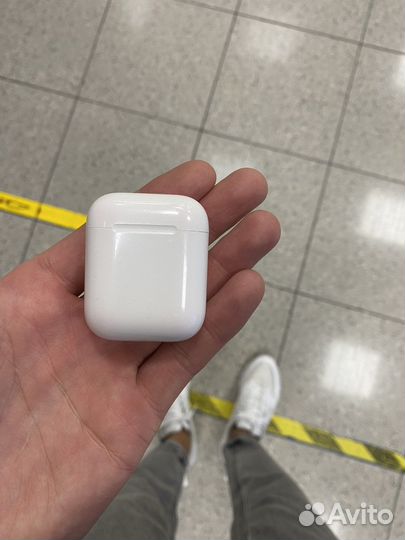 Airpods оригинал 1-е поколение (левый наушник )