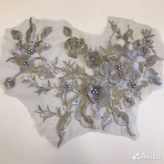 Нашивка аппликация на платье серебро вышивка цветы
