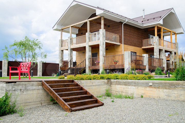 Коттедж 280 м² на участке 20 сот.