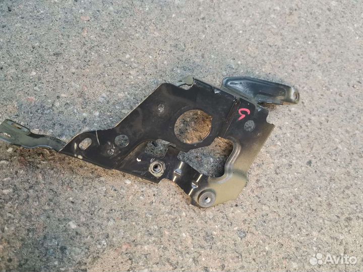 Bmw G20 кронштейн левого крыла передний