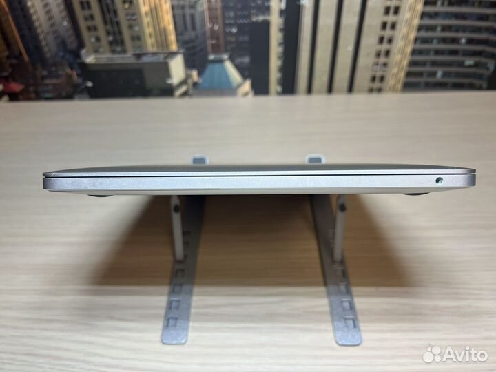 MacBook Pro 13 M1 2022 8/256gb Silver