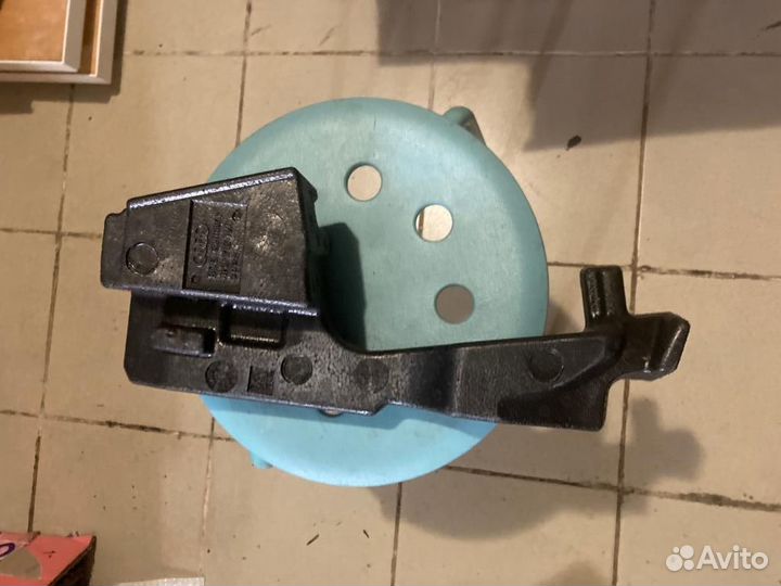 Домкрат автомоб Наполнитель П Audi A8 4H0012120